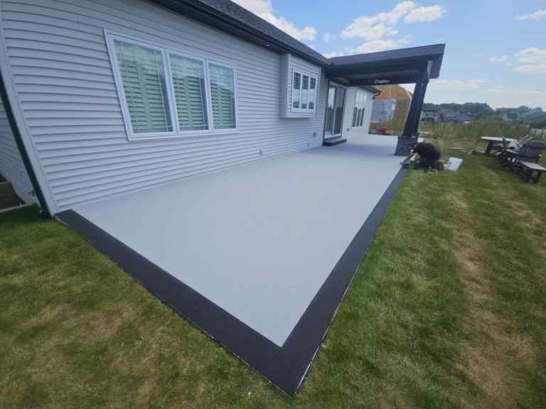 Resin Quartz Patio / Dalmation w/ Black Border